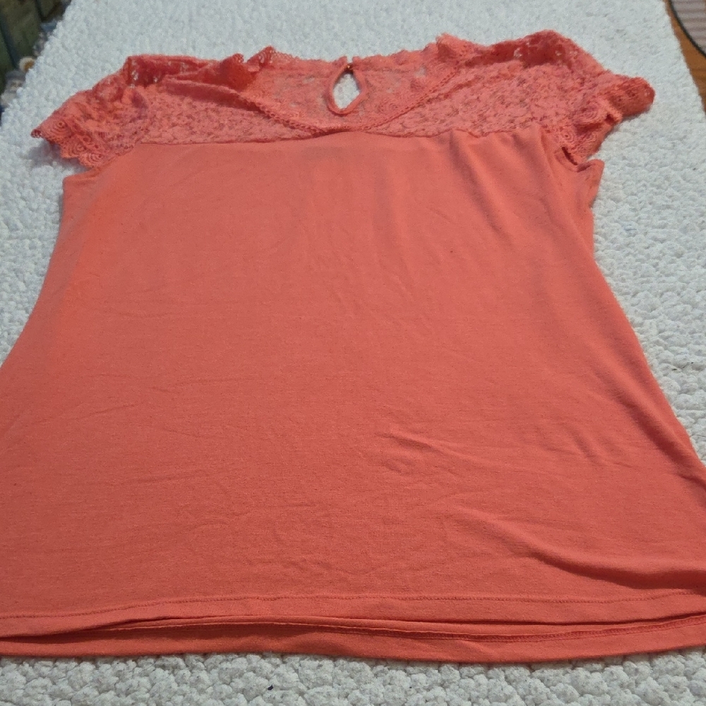 SIMPLY STYLED TSHIRT